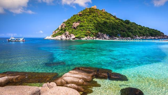 夏季热带海滩逃生