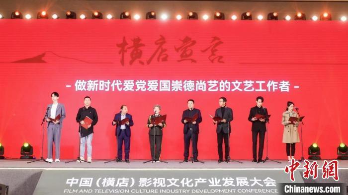 一个女人外面的男人也找她，她老公也非常疼爱她，说明什么