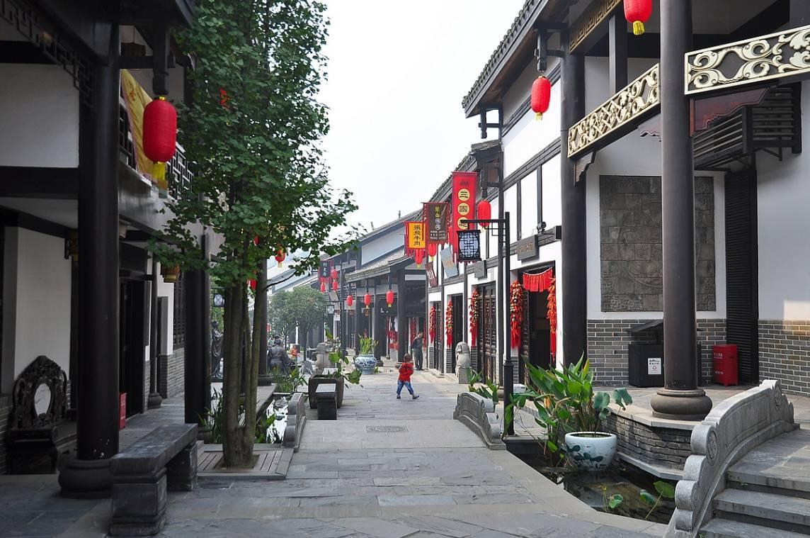 迷路的可爱女宝宝